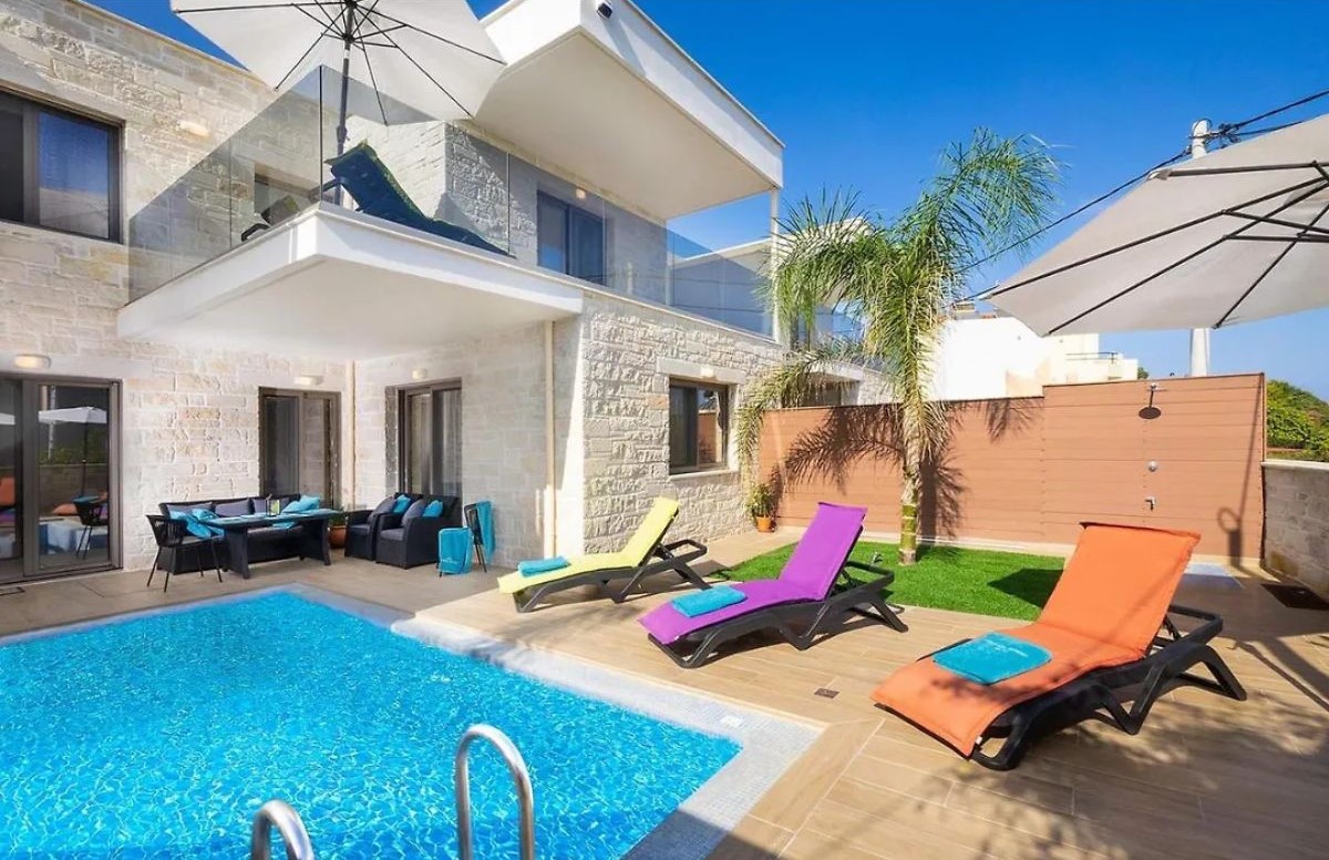 Minimal Chic Retreat Suite - 1