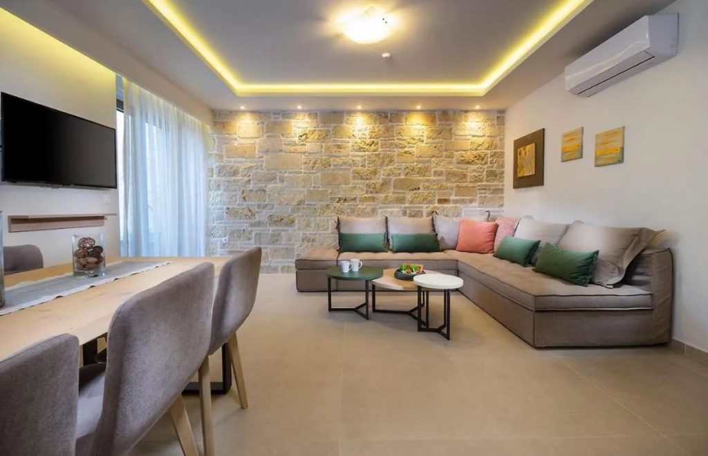 Minimal Chic Retreat Suite - 1