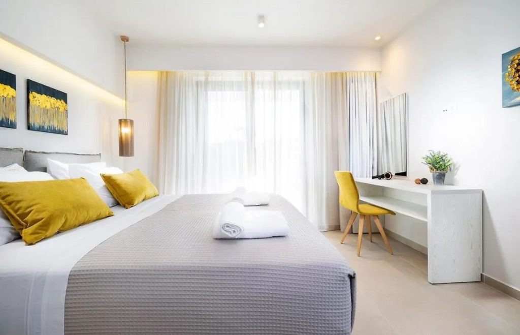 Minimal Chic Retreat Suite - 1