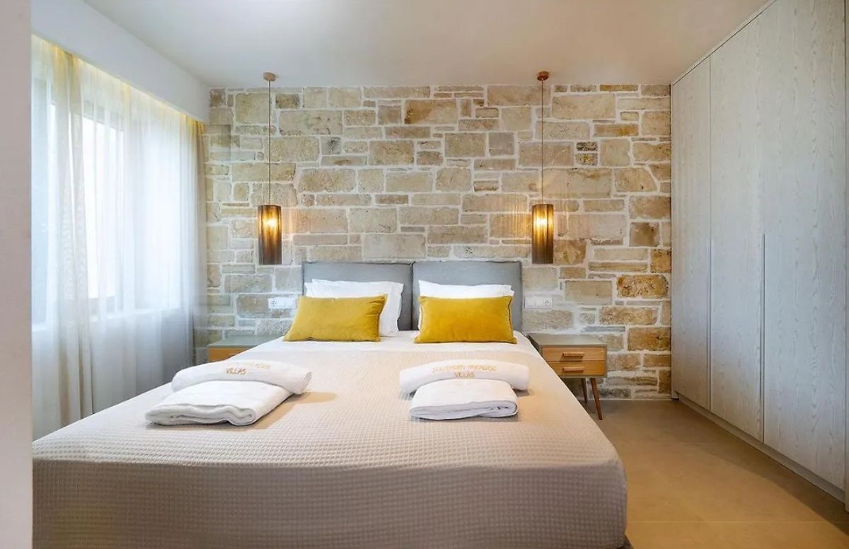 Minimal Chic Retreat Suite - 1