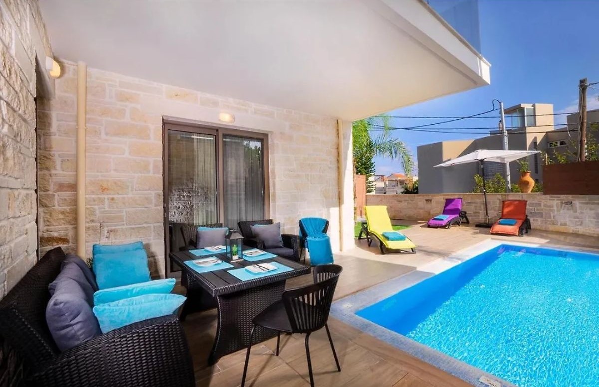 Minimal Chic Retreat Suite - 1