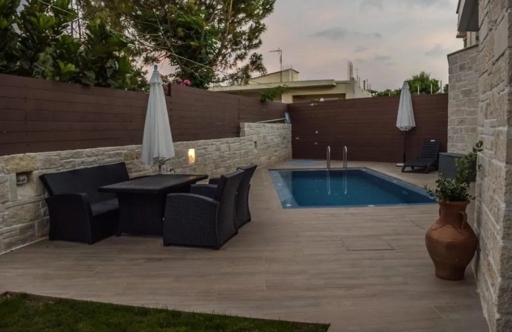 Minimal Chic Retreat Suite - 1