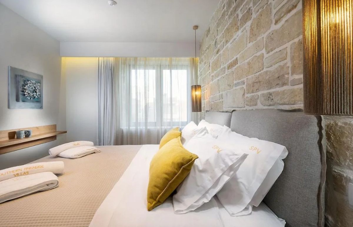 Minimal Chic Retreat Suite - 1