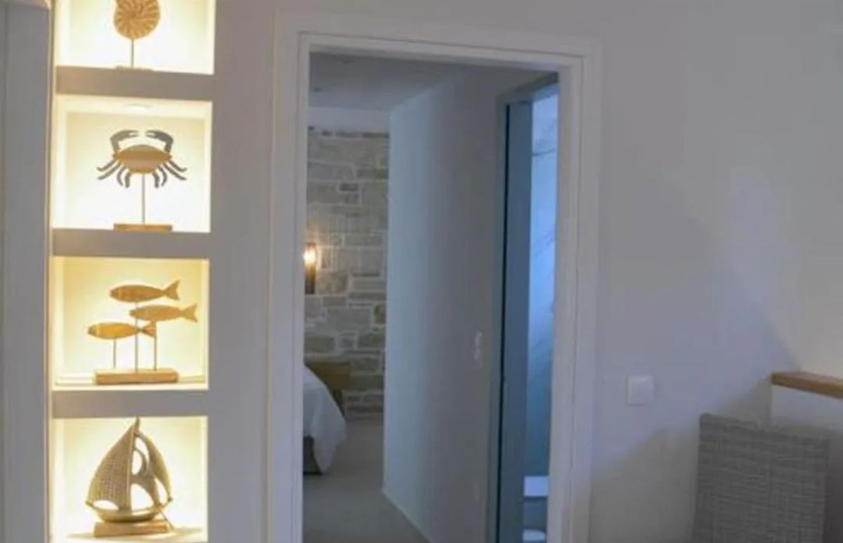 Minimal Chic Retreat Suite - 1