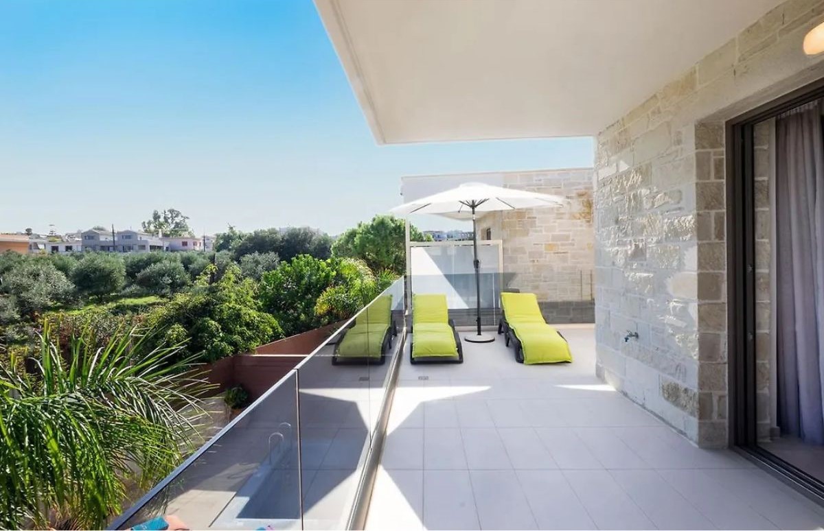 Minimal Chic Retreat Suite - 1