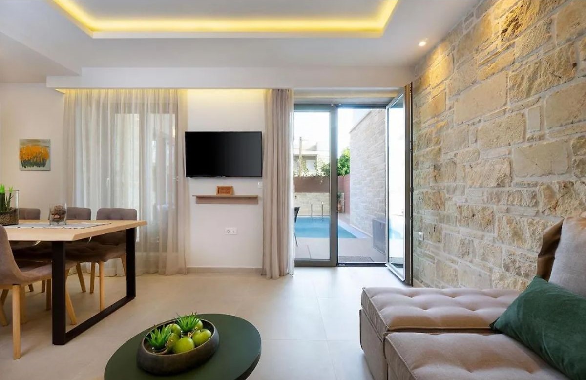Minimal Chic Retreat Suite - 1